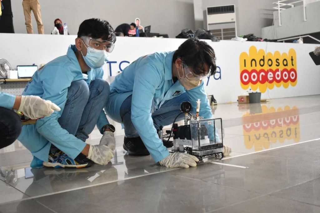 Mobil prototipe Chem-E-Car rancangan tim Spektronics ITS saat race day pada Process Engineering and Energy Days Universitas Indonesia 2022