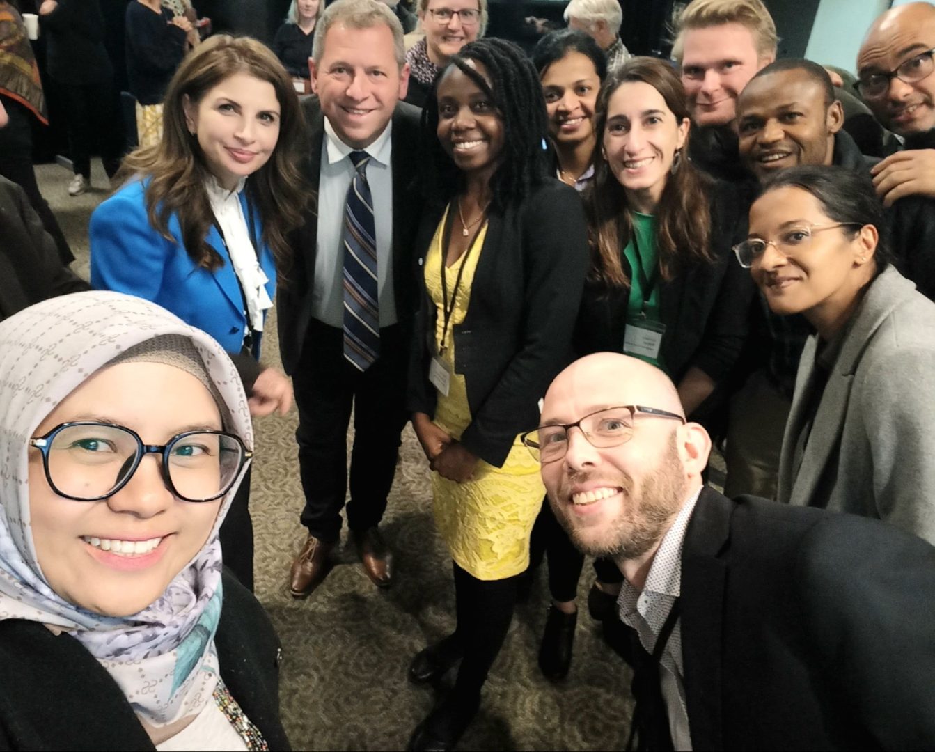 Sri Fatmawati Ssi Msc Phd Kiri Saat Bersama Para Ilmuwan Muda Dunia Di Arizona Amerika Serikat